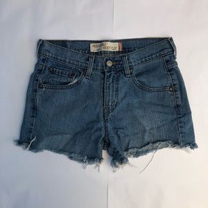 Women’s Levi shorts!